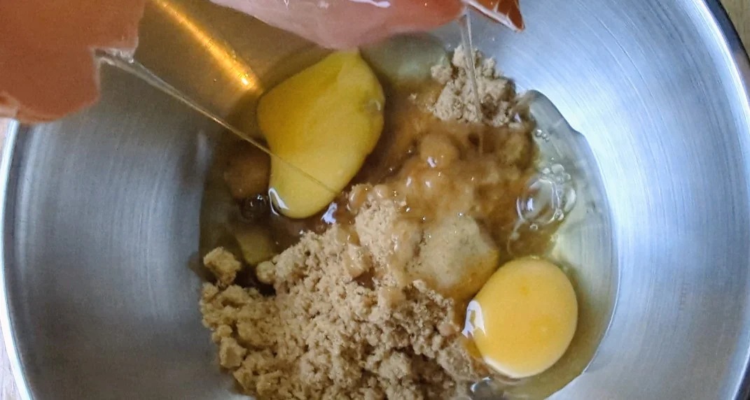 Tray of brown chicken eggs.  How to Teach Your Child to Crack an Egg: Three Simple Steps